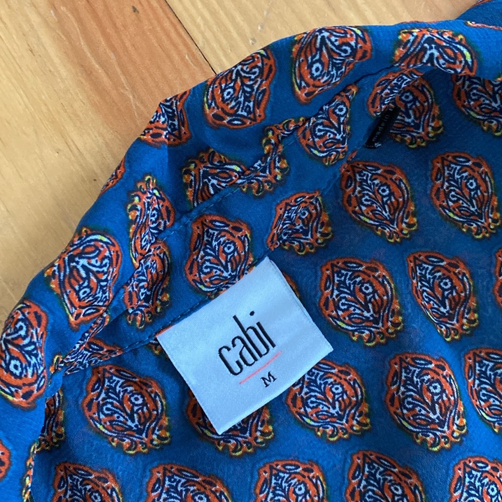 CAbi Medallion Reign Ruffled Sleeveless Button Down Blue Printed‎ Top Medium - Picture 4 of 5